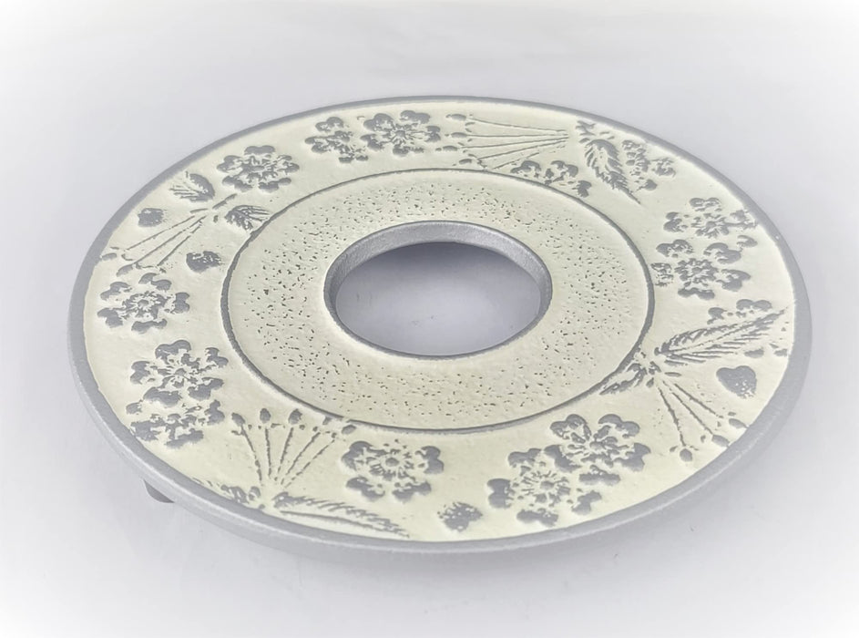 Iwachu Kamashiki Sakura Large Silver Linen 13.5cm Nambu Ironware Stand-Kiichin - The #1 Place for Japanese Goods in Your Hand!